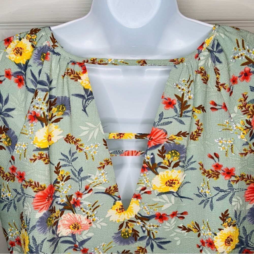 Fun2Fun Floral Flutter Sleeve Cutout Back Blouse Muted Green Multicolor M - Picture 9 of 12